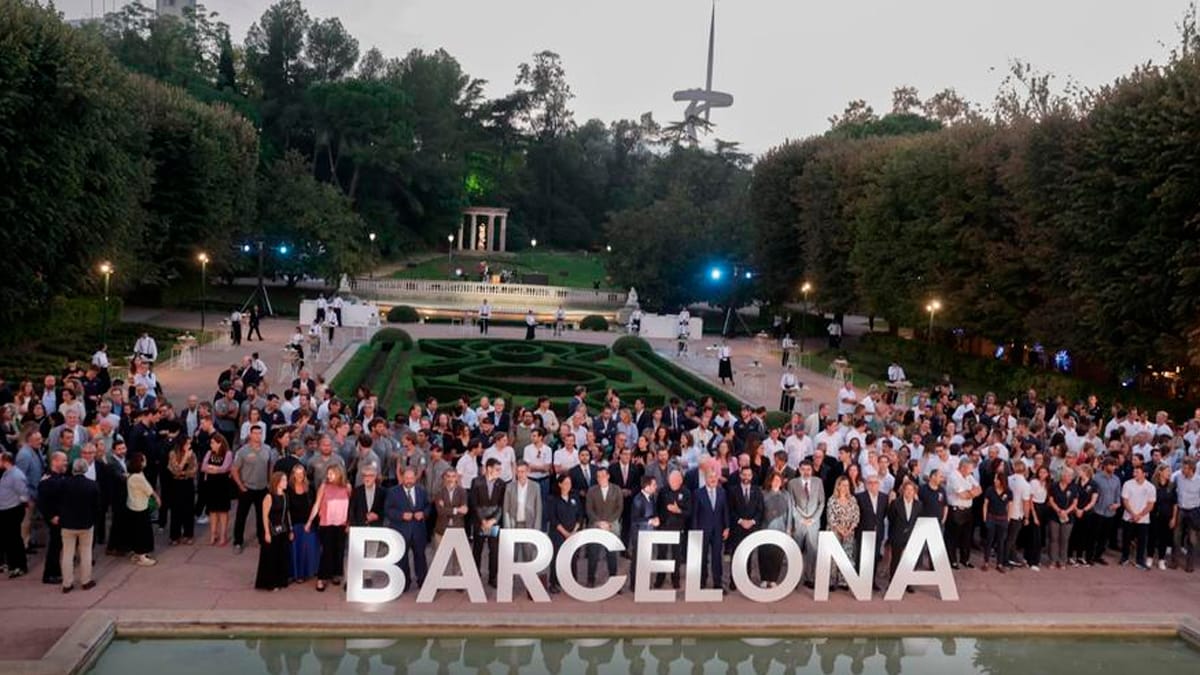 El alcalde de Barcelona, Jaume Collboni, participa en la recepción que la ciudad de Barcelona ofrece a los equipo participantes en la 37a edición de la Copa América de Vela. desde el Palauet Albéniz / FERRAN NADEU
