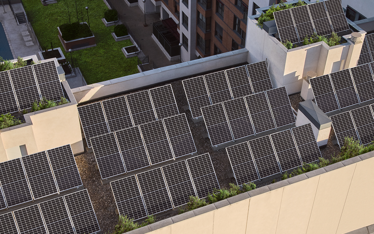 Plaques solars en comunitats de veïns: tot són avantatges.